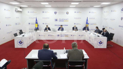 “Ekskursioni” jashtë vendit i 30 zyrtarëve nxit përplasje përbrenda KQZ-së