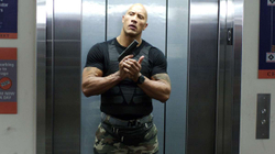 Johnson zotohet të mos përdor armë të vërteta në xhirime