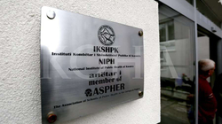 IKSHPK-ja paralajmëron mbingarkesë në sistemin shëndetësor nëse rriten rastet me COVID-19