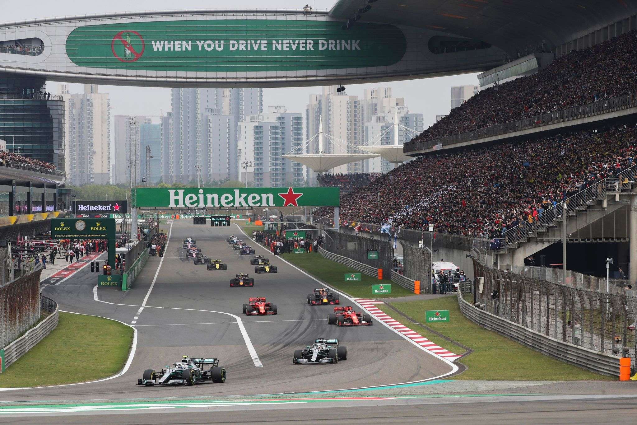 Kinezët nuk dorëzohen, vazhdojnë kontratën me Formula 1