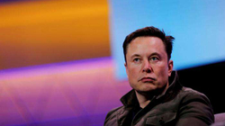 Bien aksionet e Teslas pas veprimit të Muskut