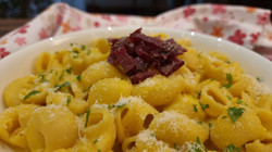 Pasta me mish të thatë dhe kungull”
