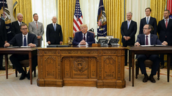 Shtëpia e Bardhë tallet me Trumpin për Kosovën