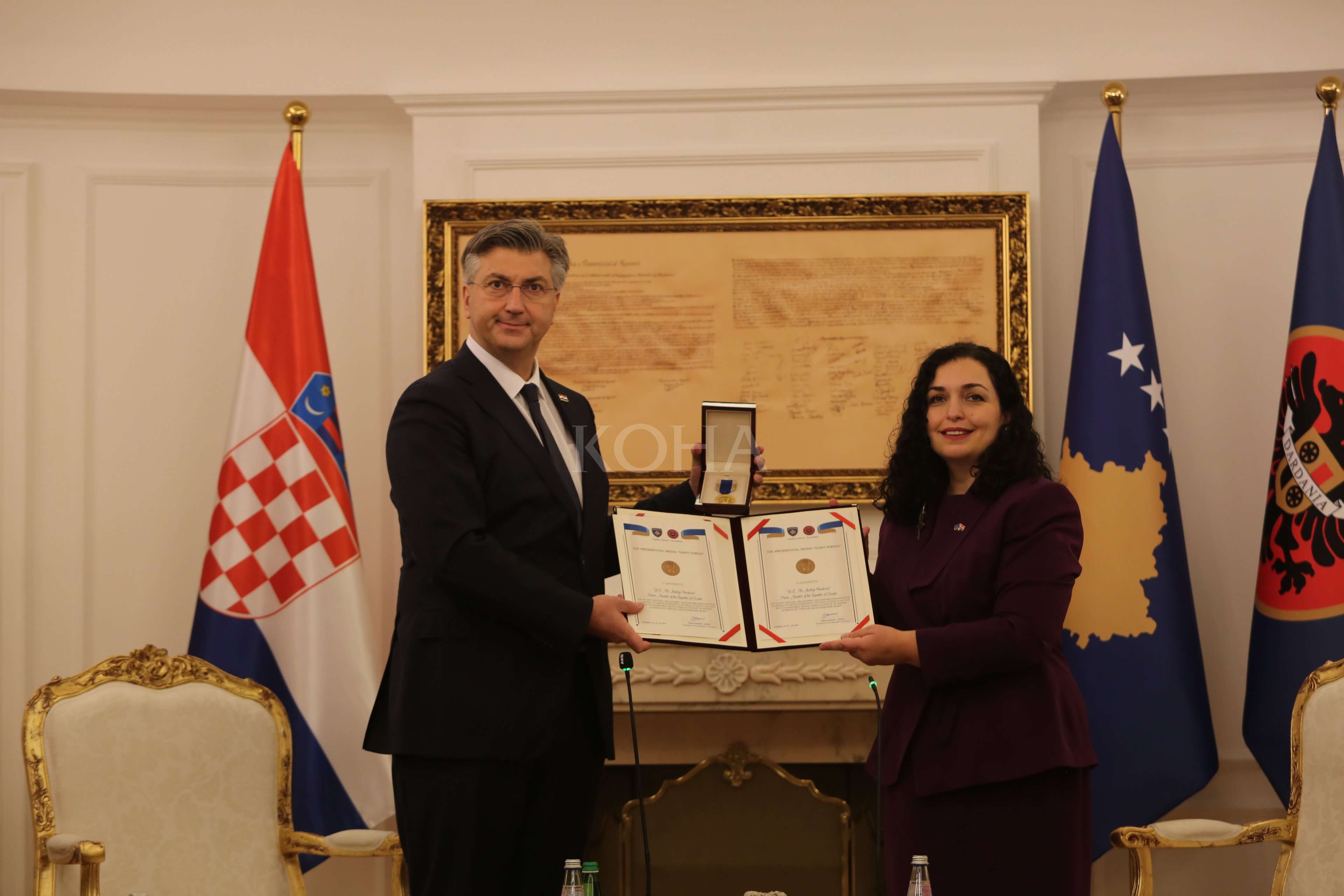 Osmani dekoron me medalje presidenciale kryeministrin kroat