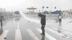 Migrantët u gjuajtën me gaz lotsjellës në kufirin polak