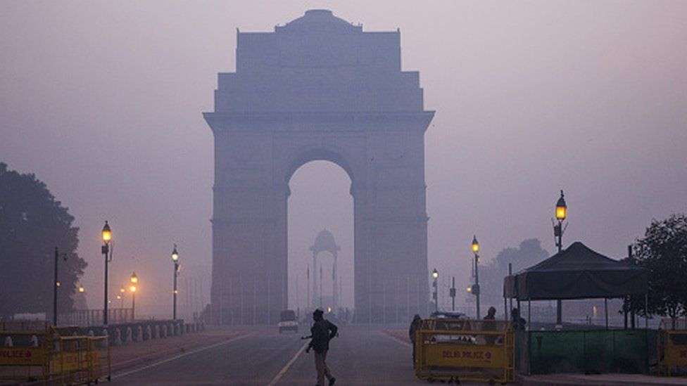 Mbyllen shkollat në Delhi të Indisë  ndërsa ndotja e ajrit po përkeqësohet