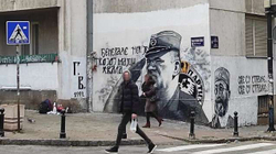Muralit të kriminelit Mladiq në Beograd i shtohet edhe ai i çetnikut Drazha Mihajloviq