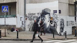 Muralit të kriminelit Mladiq në Beograd i shtohet edhe ai i çetnikut Drazha Mihajloviq