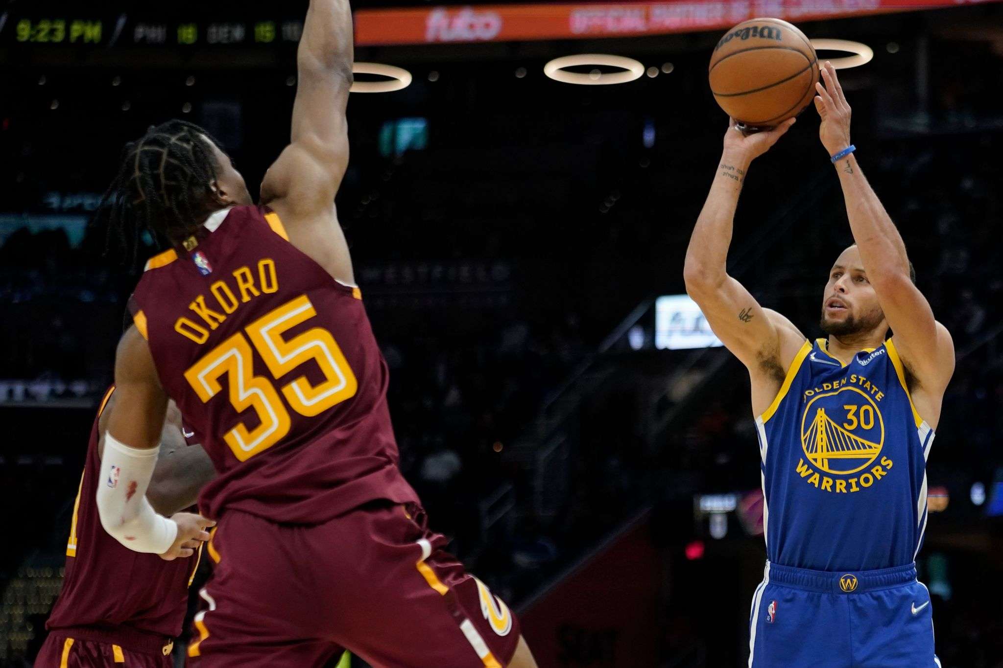 Curry shënon 40 pikë në fitoren ndaj Clevelandit 