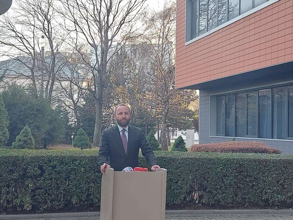 Tahiri: Sulmet e ulëta të ministrave të Kurtit karshi deputetëve të opozitës të papranueshme