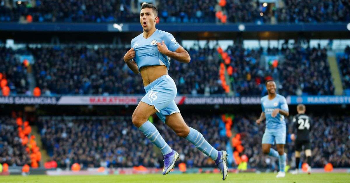Manchester City kthehet te fitorja në Premier League