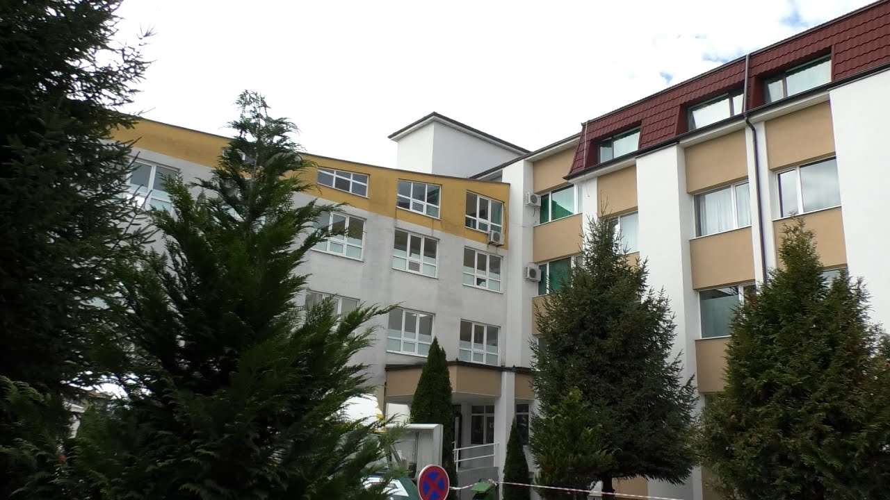 7 pacientë me COVID-19 nga Shqipëria po trajtohen në Spitalin e Gjakovës
