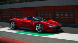 Ferrari pritet të lansojë “Daytona SP3” për fansat e Iconas, do të kushtojë dy milionë euro