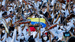 Venezuela thyen rekordin për orkestrën më të madhe në botë
