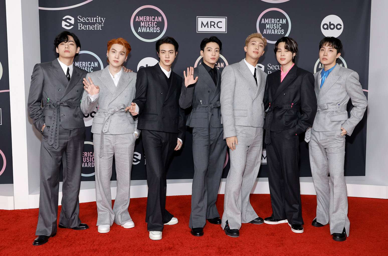 U ndanë çmimet “American Music Awards” me një ceremoni glamuroze