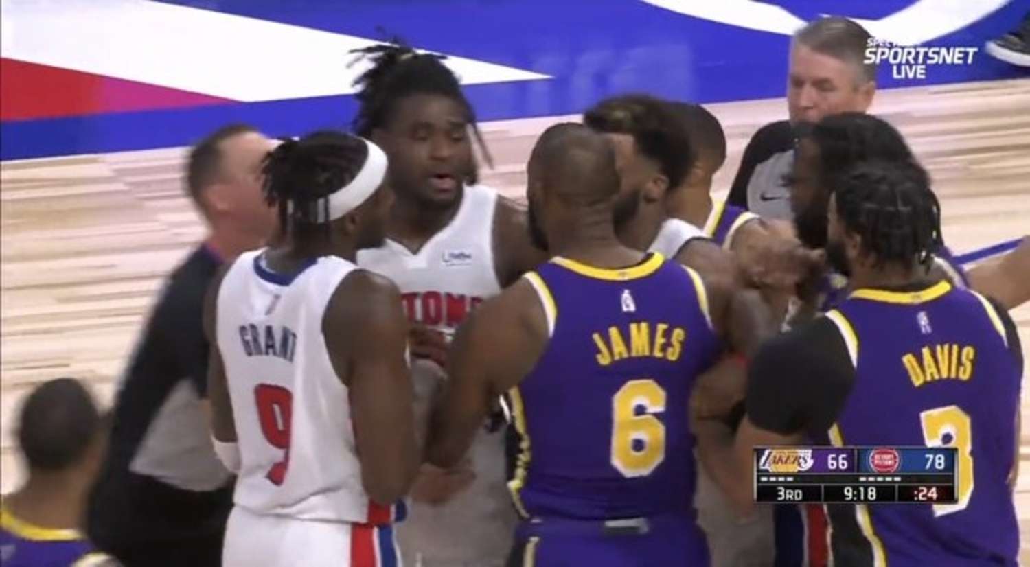 James përjashtohet në fitoren e Lakersit, gjakosi në fytyrë Stewartin e Pistonsit