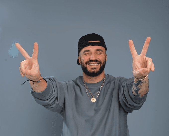 Krijohet çifti i parë në Big Brother VIP, Dj Pm shkëmben puthje me vajzën që pëlqen