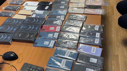 Futën telefona duke i ikur doganës, arrestohen tre të dyshuar