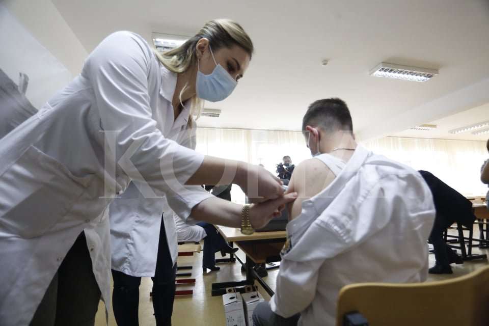 Sot në gjimnazin “Xhevdet Doda” mund të vaksinohen nxënësit