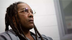 Afroamerikani lirohet pas 43 vjetësh në burg për vrasjet që nuk i beri