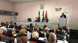 Muharremaj betohet si kryetar, Kuçi rizgjidhet kryesues i Kuvendit
