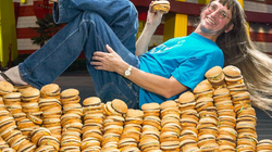 Për 50 vjet, amerikani i ka ngrënë nga dy hamburgerë çdo ditë
