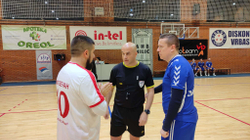 Me flamuj të Serbisë e këngë nacionaliste nisi liga ilegale e “Kosovës dhe Metohisë” në futsall