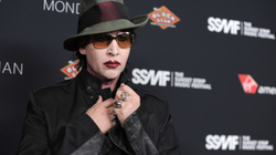 Detektivët kontrollojnë shtëpinë e muzikantit Marilyn Manson