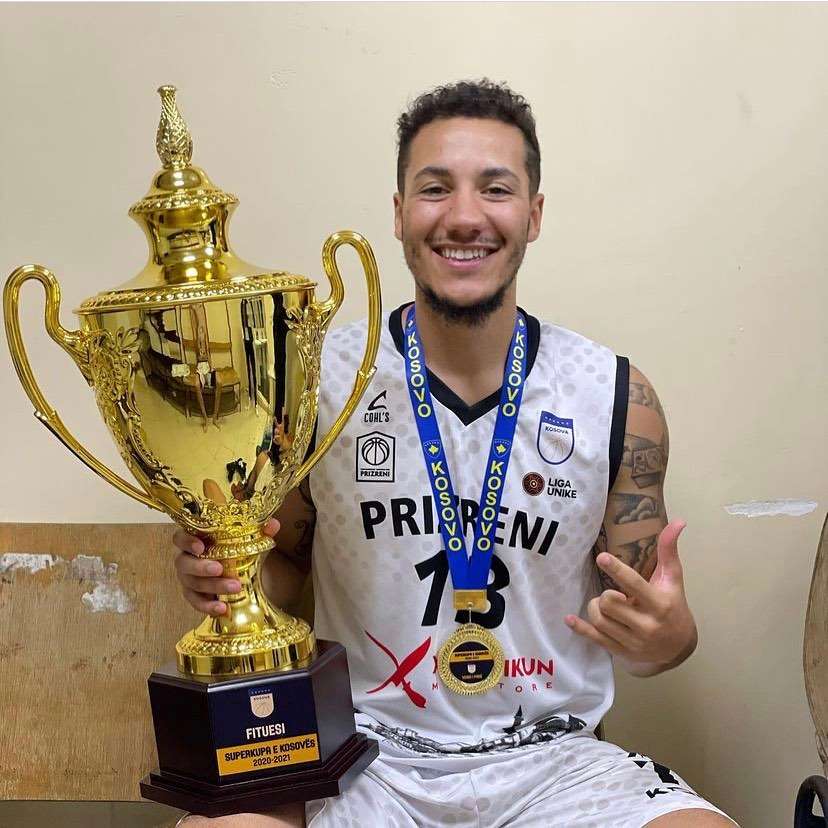 KB Prizreni-16 huazon amerikanin Johnson te Drita 