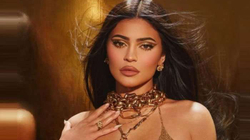 Kylie Jenner kritikohet për linjën e re të bikineve