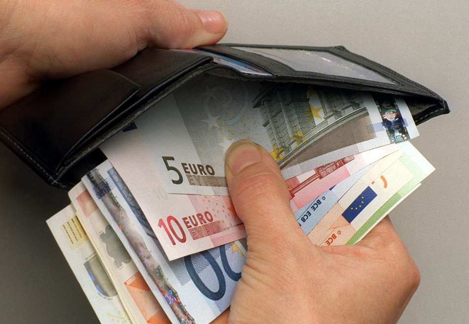 Ferizajasi gjen portofolin me mbi 180 euro dhe e dorëzon në Polici