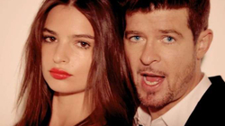 Emily Ratajkowski akuzon këngëtarin Robin Thicke për sulm seksual