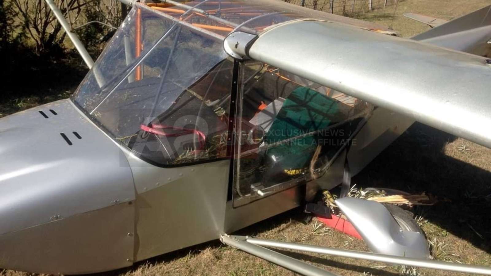 Rrëzohet një avion në Vermosh, piloti dhe pasagjeri braktisin mjetin