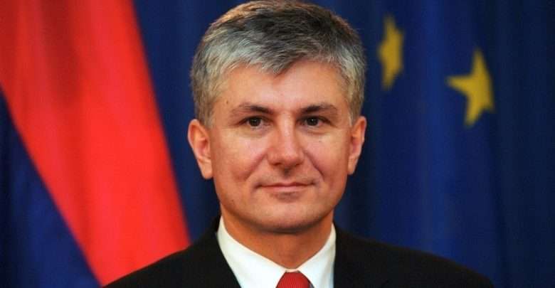 Vuçiqi akuzohet se qëndron pas peticionit për lirimin e vrasësit të Zoran Gjingjiqit