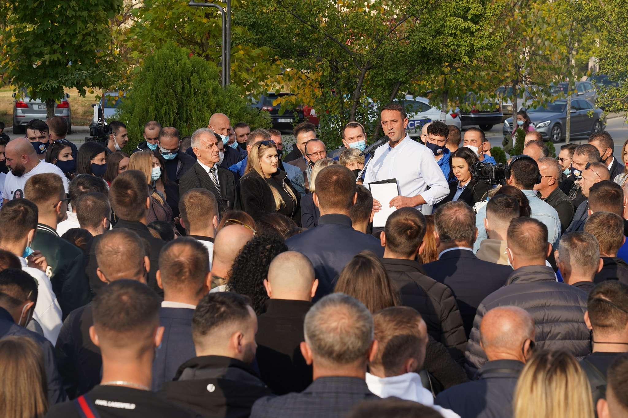 Kronika Zgjedhore / Me shkelje të masave ka vazhduar fushata e Haradinajt në Prishtinë