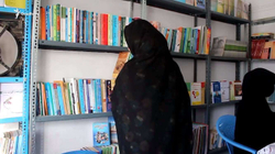 Bibliotekarja afgane shpreson ta ringjallë bibliotekën për gratë