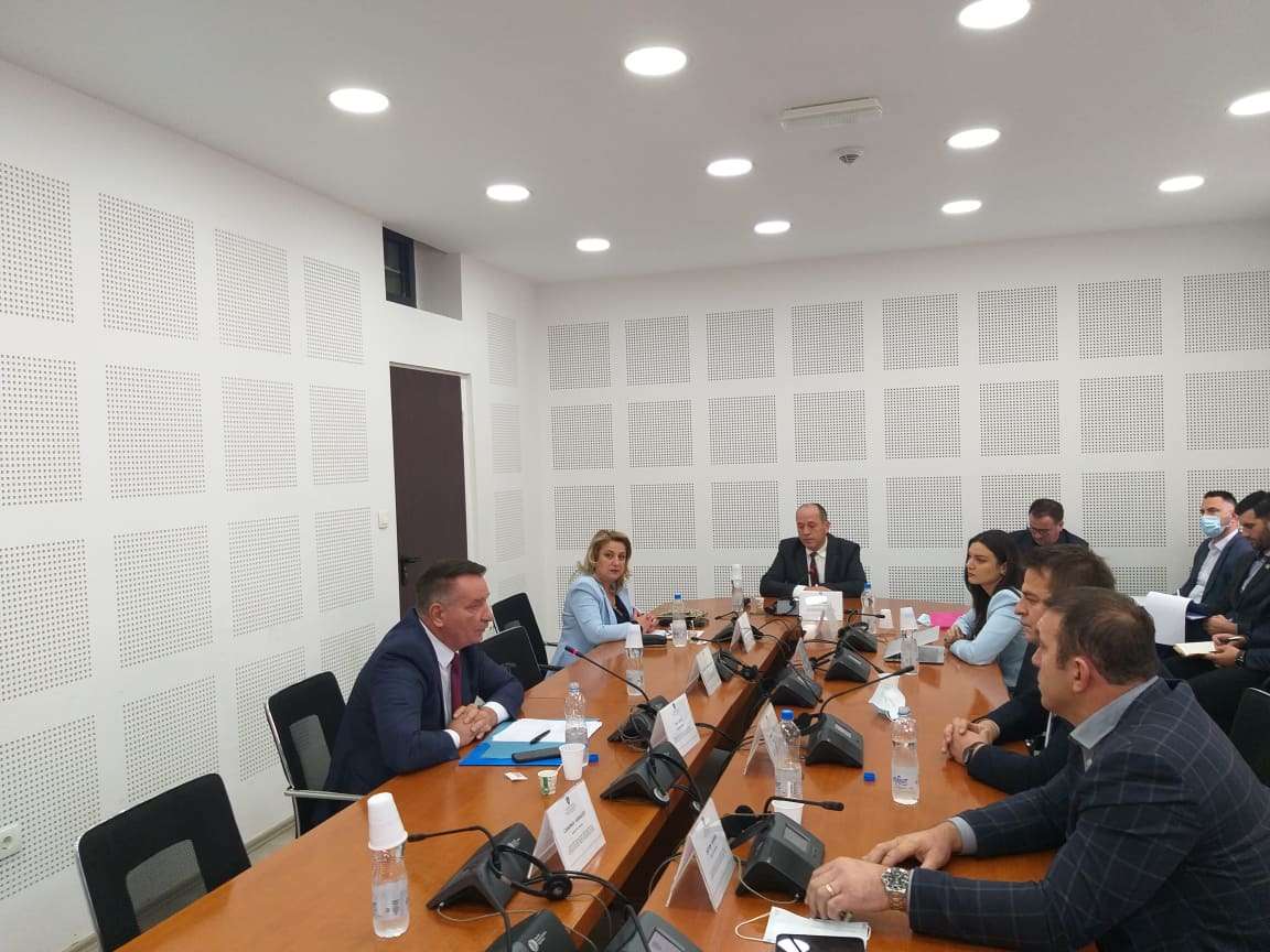 Miratohet  kërkesa për debat parlamentar në lidhje me barrierat tregtare të Serbisë