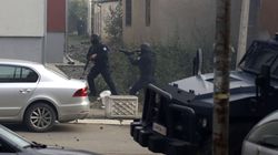 Në trupat e policëve të lënduar në veri u gjetën pjesë të mjeteve shpërthyese që u hodhën nga serbët