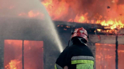 Eine Wohnung in Pristina brennt, niemand wurde verletzt