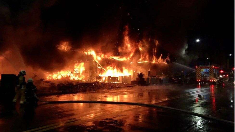 Së paku 46 të vdekur në Tajvan, shkaqet e zjarrit nuk dihen