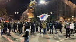 Serbët paralajmërojnë protestë para ambasadës së SHBA-së në Beograd