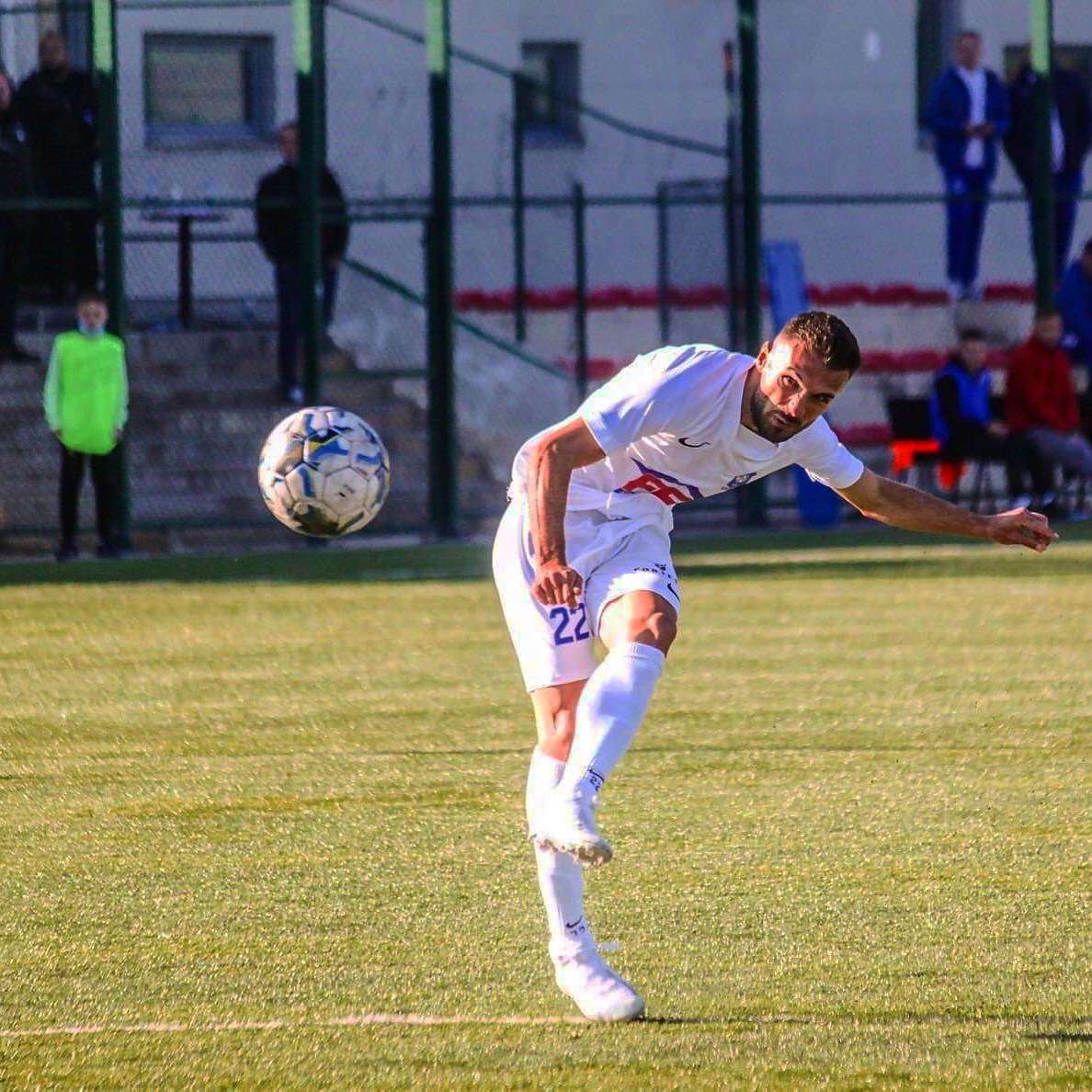 Krasniqi shënon nga penalltia, Prishtina në avantazh 