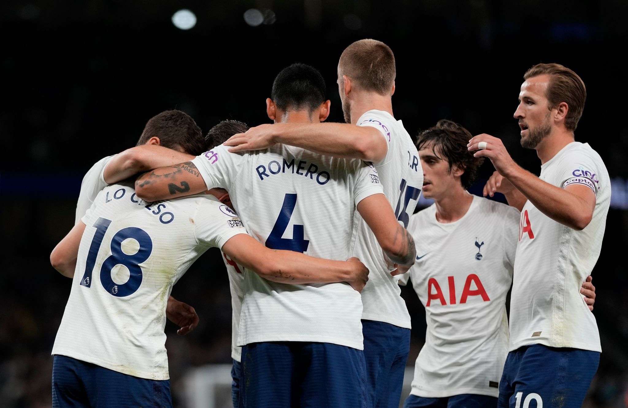 Dy lojtarë të Tottenhamit infektohen me COVID-19