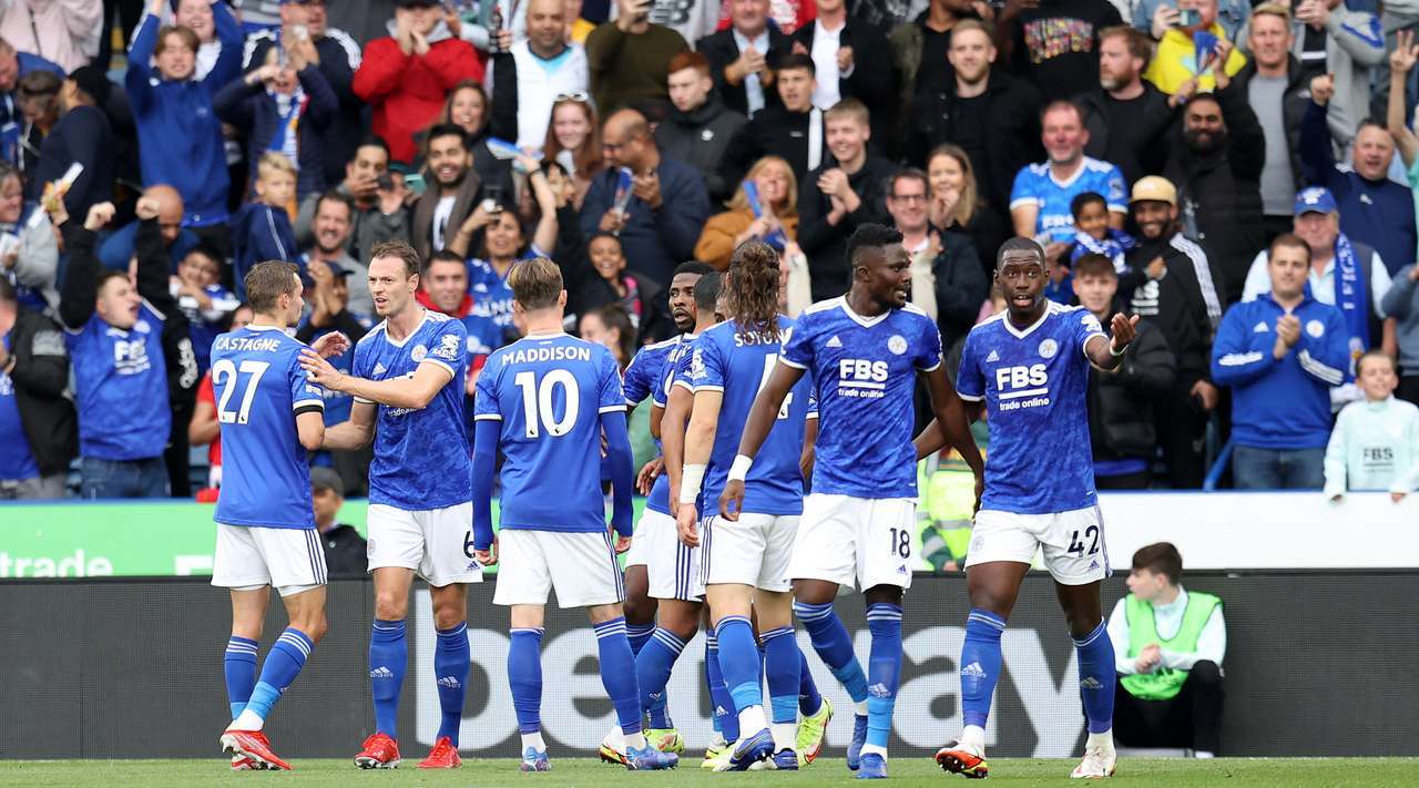 Leicesteri prish serinë e Unitedit, City pa probleme ndaj Burnleyt