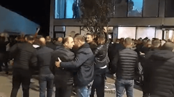 Përkrahësit e Jasharit nisin festën në Skenderaj, ata të Hamzës në Mitrovicë