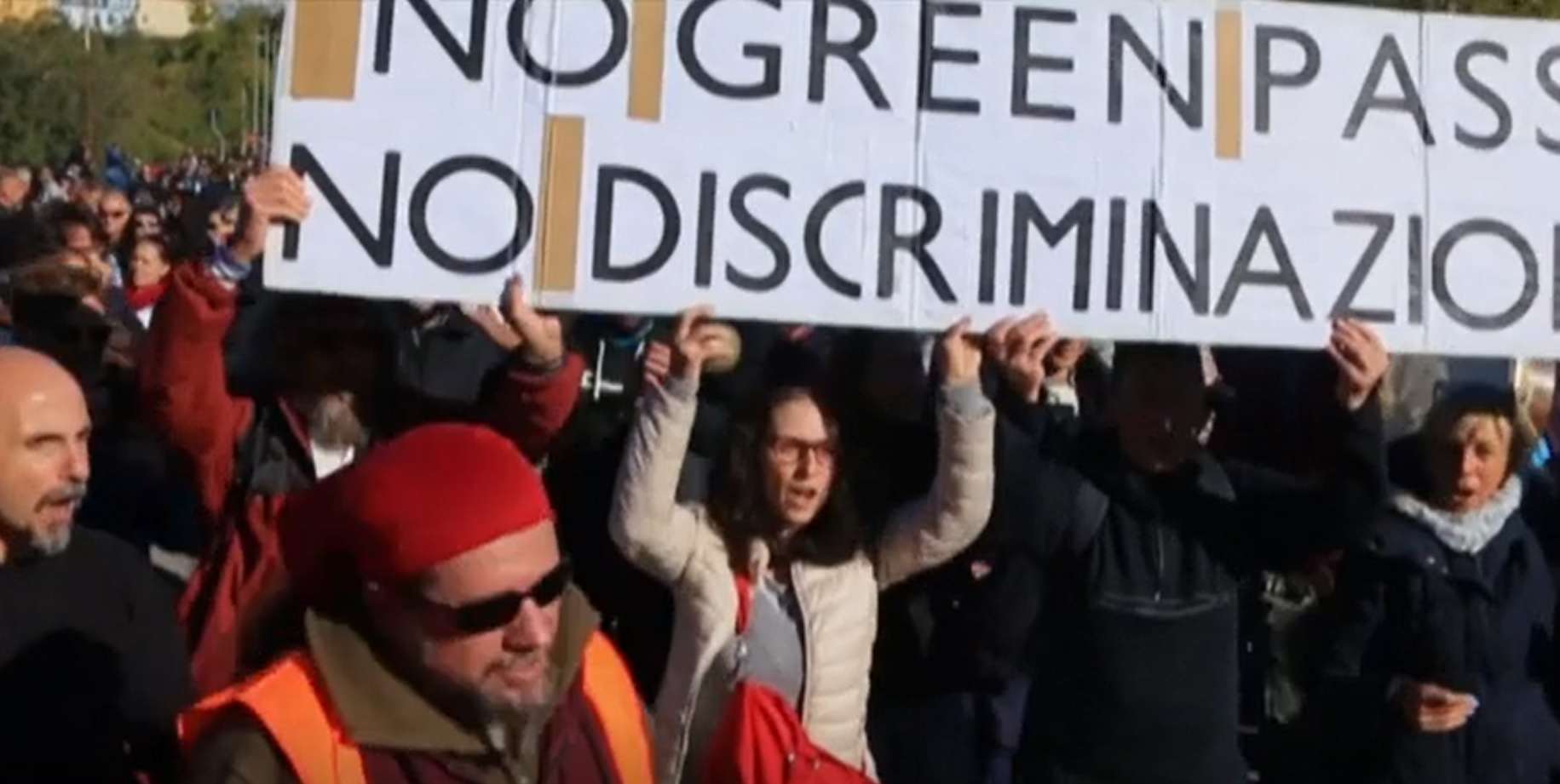 Policia italiane shtyp protestën ndaj pasaportës së vaksinimit