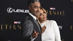 Rita Ora dhe Taika Waititi shkëlqyen mbi qilimin e kuq