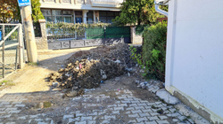 Banorët e një lagje në Pejë ankohen për zvarritjen e punimeve në rrugë