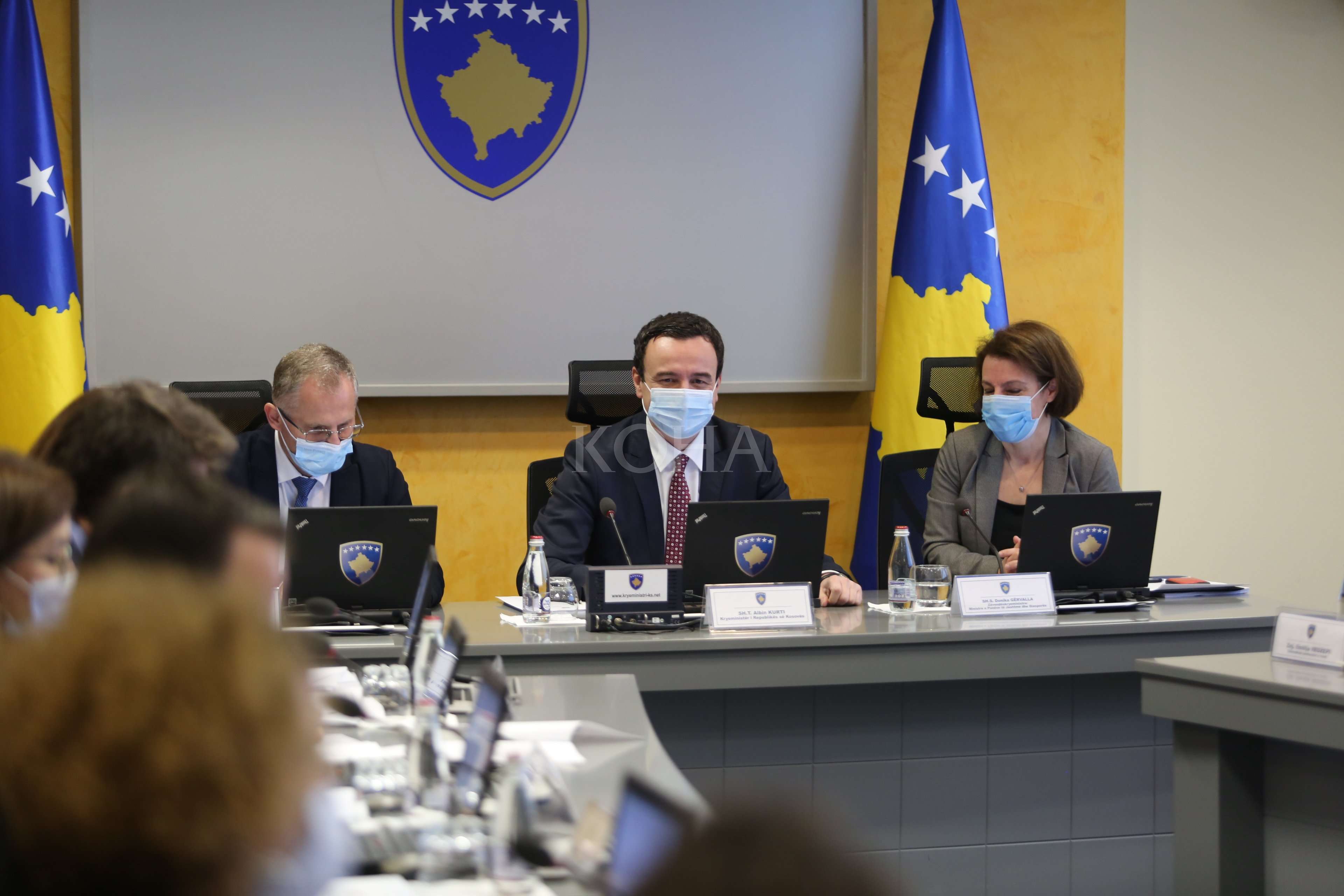 Qeveria miraton projekt-rregulloren që regjistrimi i veturave të bëhet pa pasur nevojë të paguhet tatimi në pronë