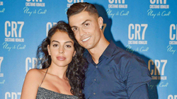 Cristiano Ronaldo po pret binjakë me Georginan